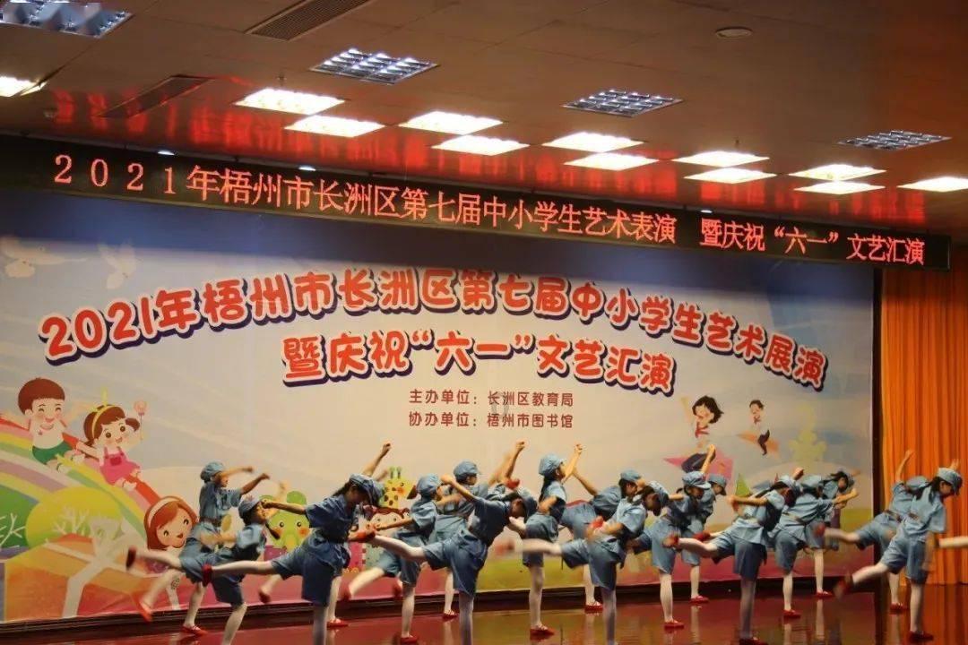 东方卫视《开播！情景喜剧》开播，李成儒在这档节目中与往前有何不同？